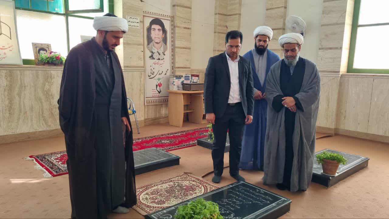 هم اینک؛ آیین تجدید میثاق امام جمعه و فرماندار