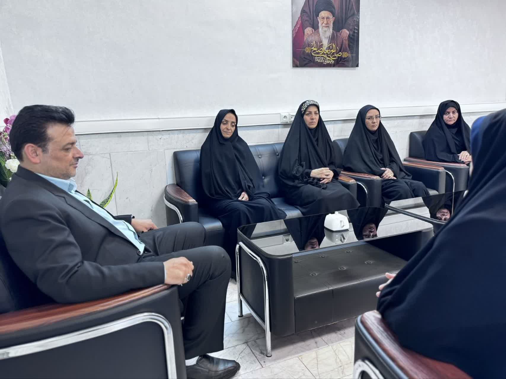 تقدیر فرماندار فردوس از نقش آفرینی بانوان در حوزه فرهنگ 