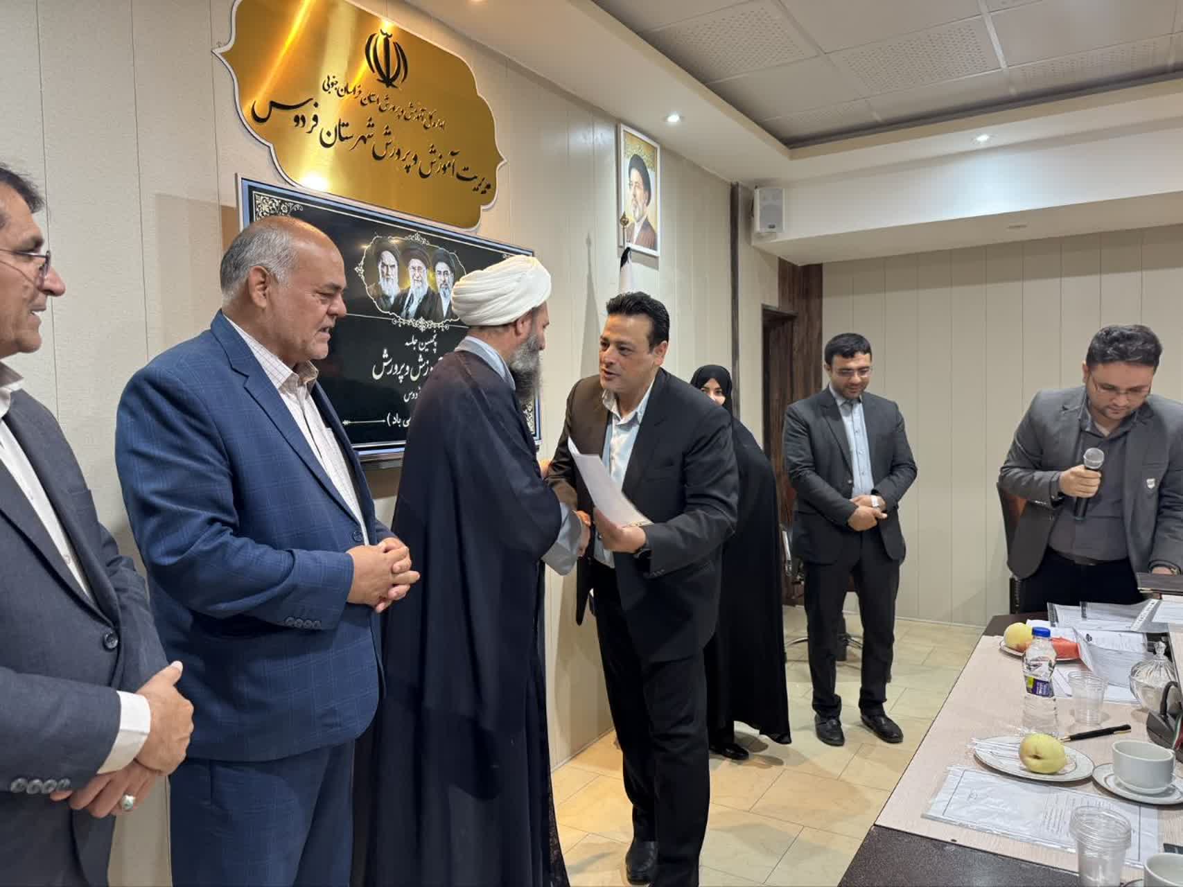 جلسه شورای آموزش و پرورش شهرستان فردوس به ریاست فرماندار برگزار شد
