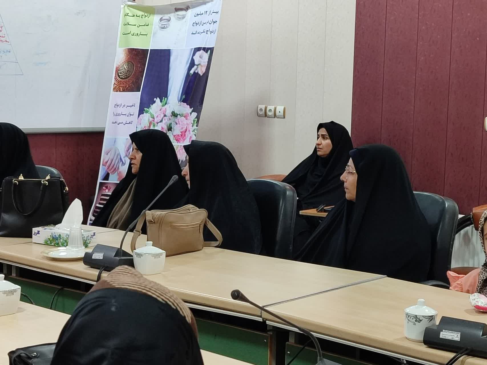 نظارت مسئول آموزش شبکه بهداشت بر روند برگزاری کلاس رابطین بهداشت