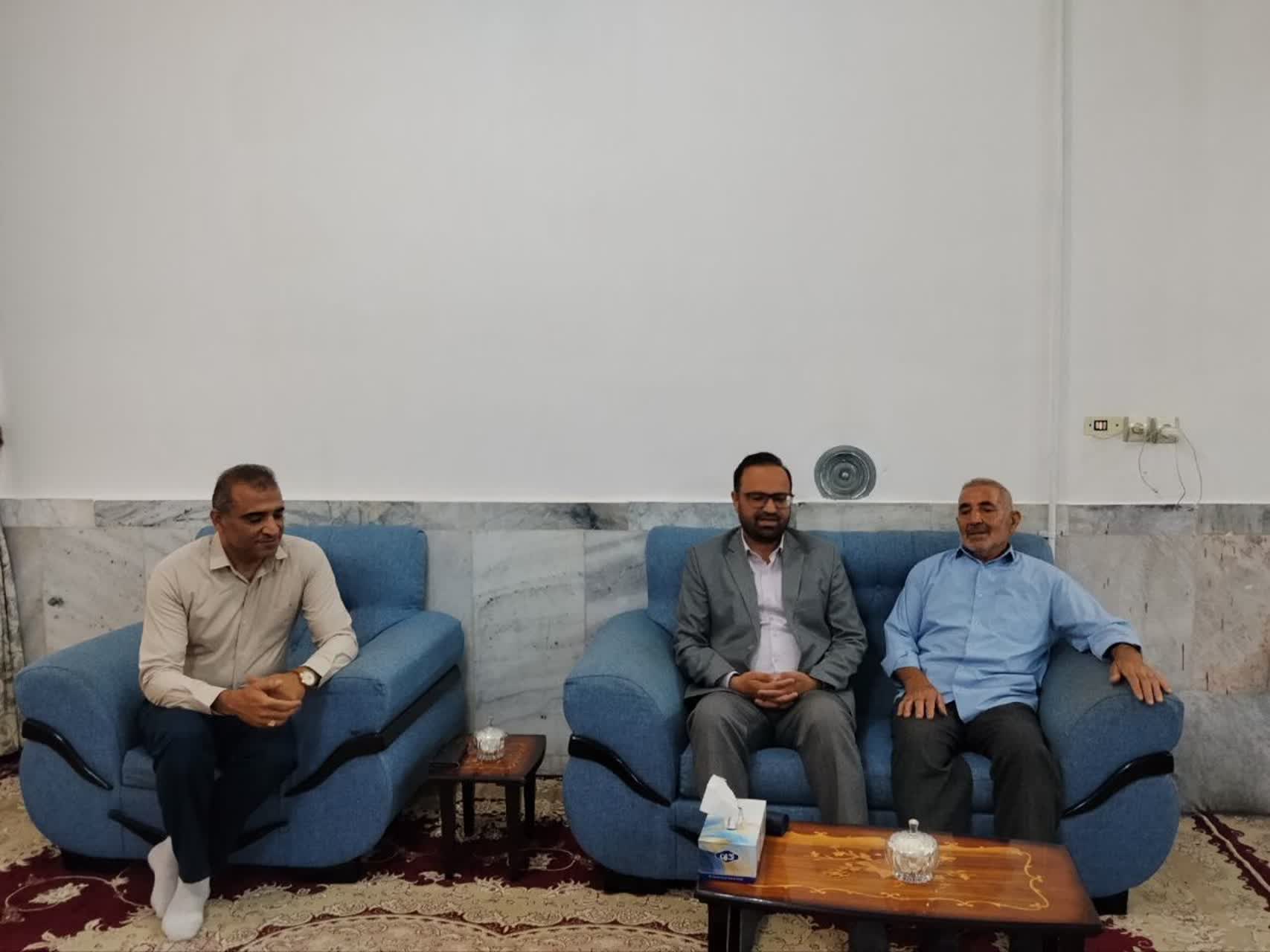 دیدار فرماندار سرایان با همکاران بازنشسته فرمانداری و تجلیل از خدمات آنان
