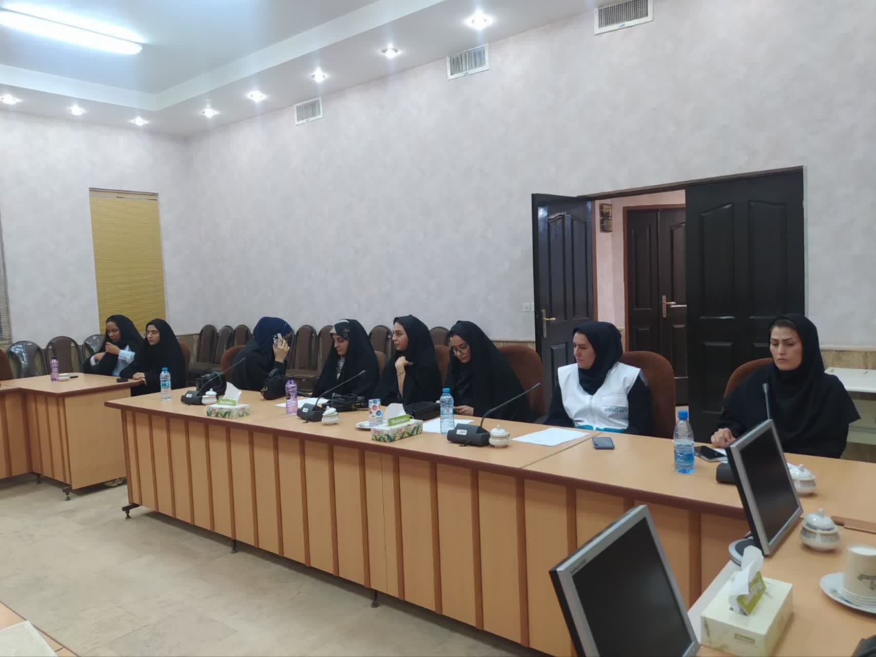 نشست هم‌اندیشی جوانان بخش سه قلعه با فرماندار سرایان