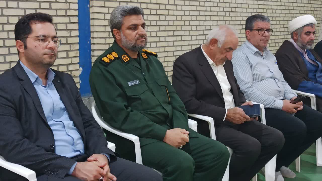 توزیع ۱۲۰۰ بسته لوازم التحریر میان دانش‌آموزان نیازمند بشرویه
