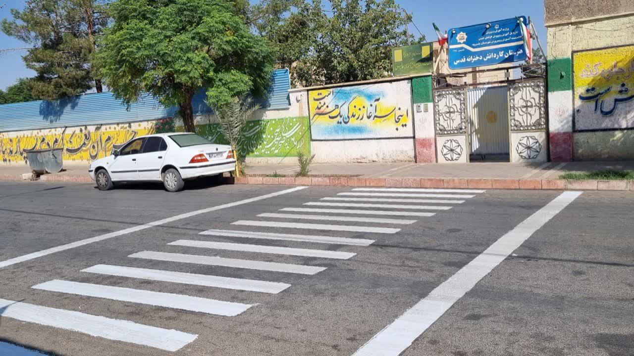 اجرای طرح خط‌کشی معابر و عابر پیاده در آستانه بازگشایی مدارس بشرویه
