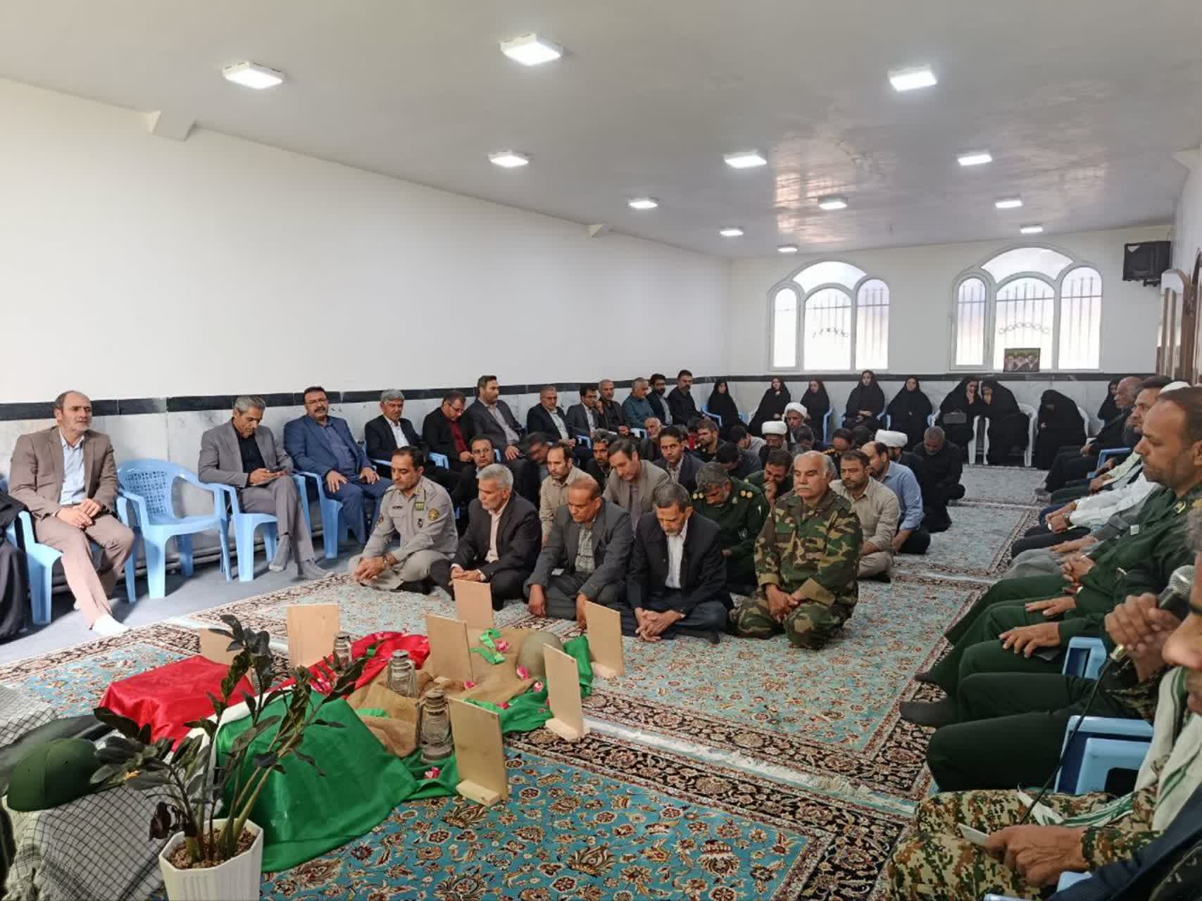 دیدار فرماندار و مسئولان سرایان با امام جمعه در آغاز هفته دفاع مقدس