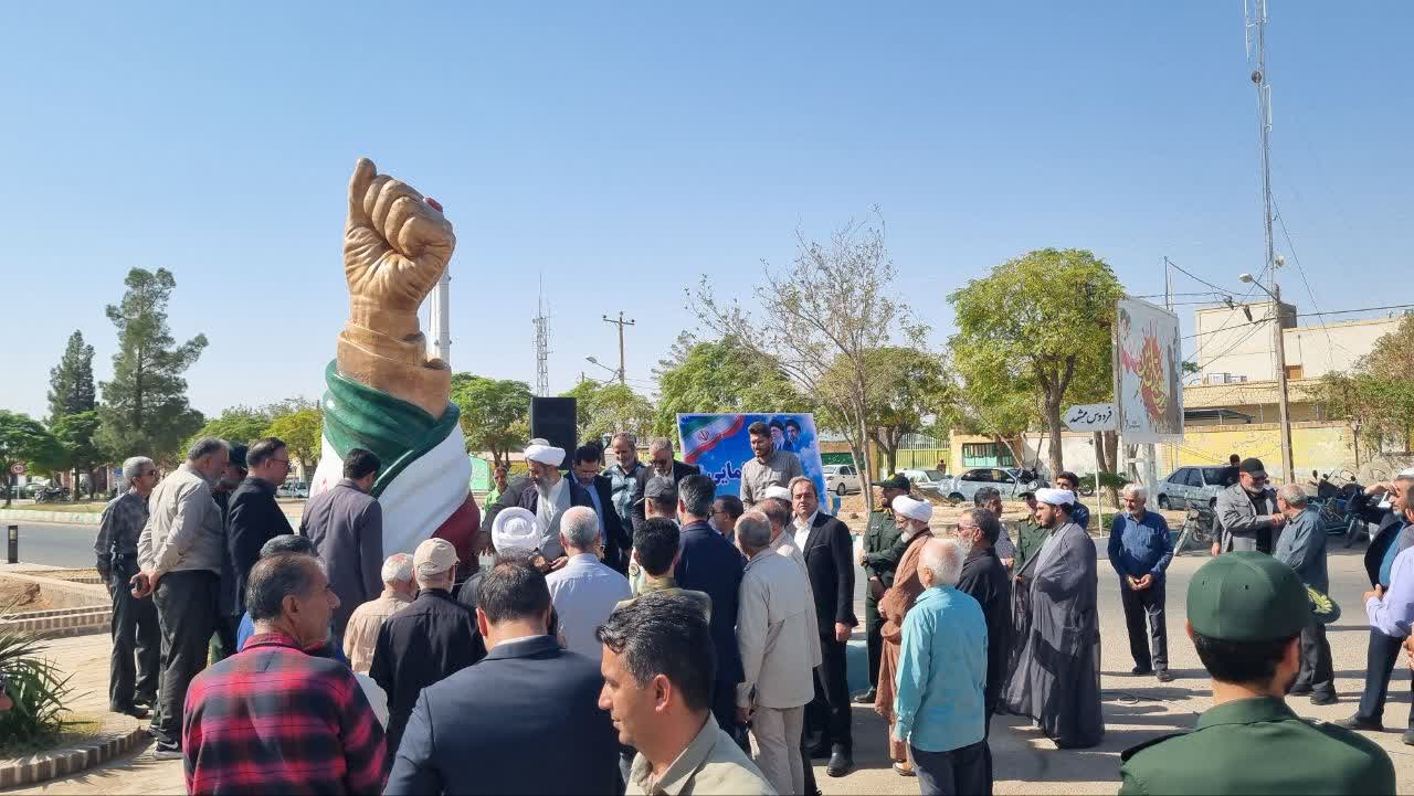 رونمایی از یادمان نمادین رهبر شهید در میدان بسیج بشرویه