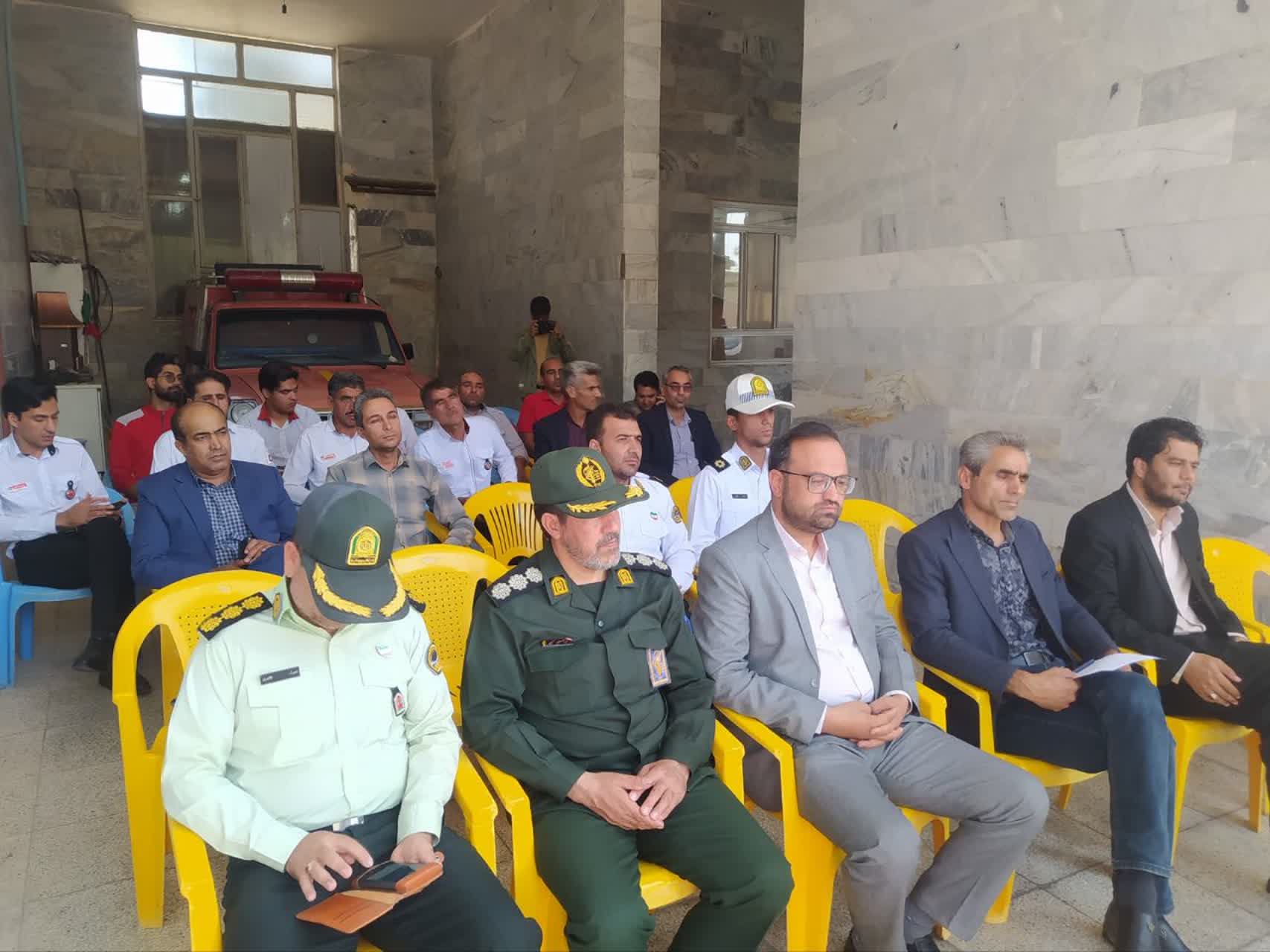 حضور فرماندار سرایان در ایستگاه آتش‌نشانی و تجلیل از آتش‌نشانان