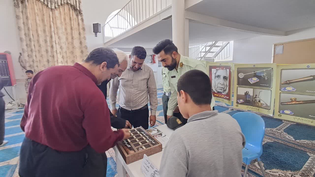 برپایی نمایشگاه آشنایی با مواد مخدر و پیشگیری از اعتیاد در مصلای نماز جمعه