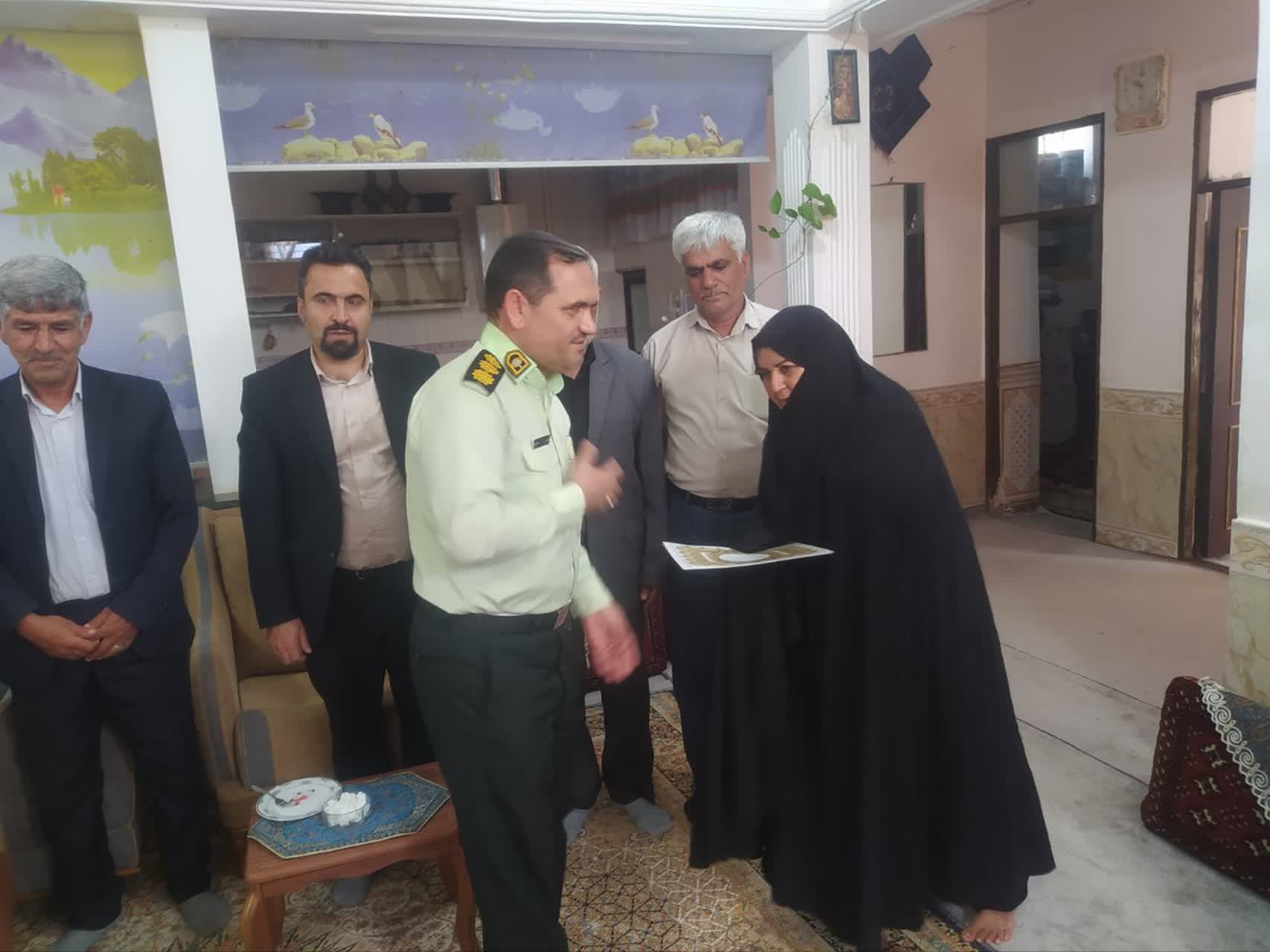 دیدار فرماندار و مسئولان شهرستان با خانواده شهید...