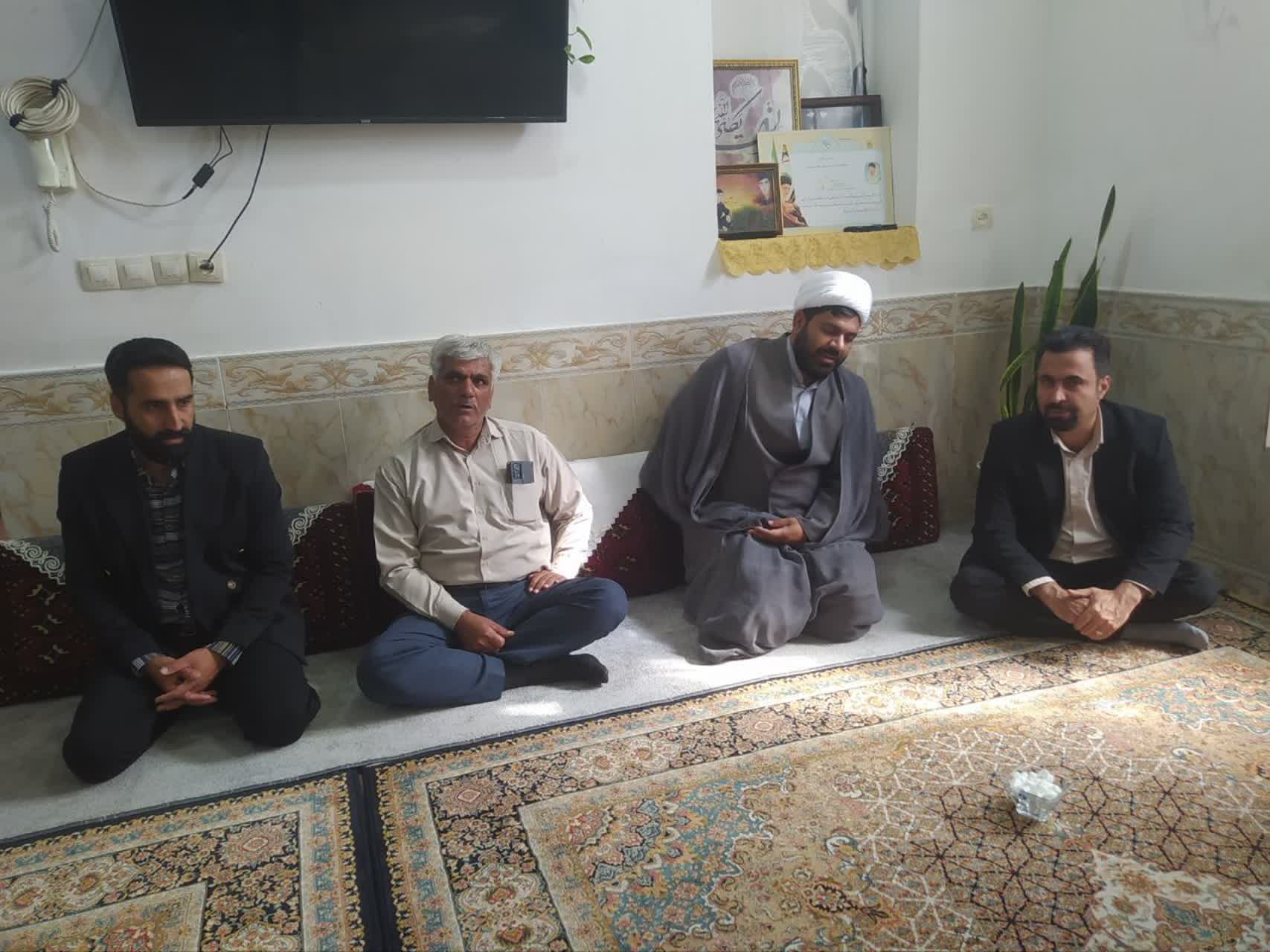 دیدار فرماندار و مسئولان شهرستان با خانواده شهید...