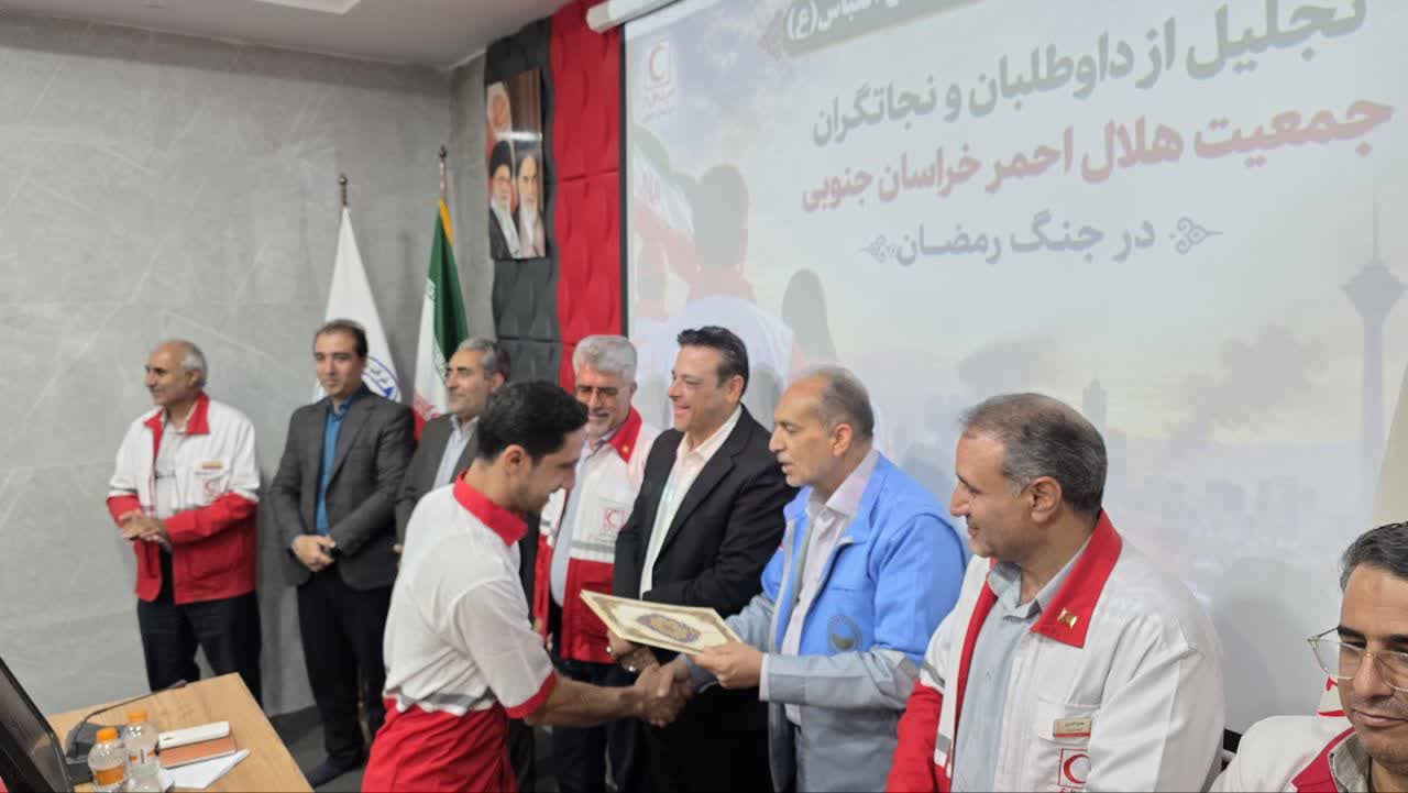 با حضور فرماندار شهرستان فردوس انجام شد؛ تجلیل از...