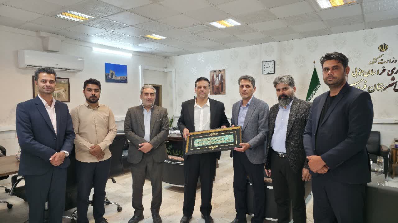 دیدار فرماندار فردوس با کارکنان شبکه دامپزشکی به مناسبت روز ملی دامپزشکی