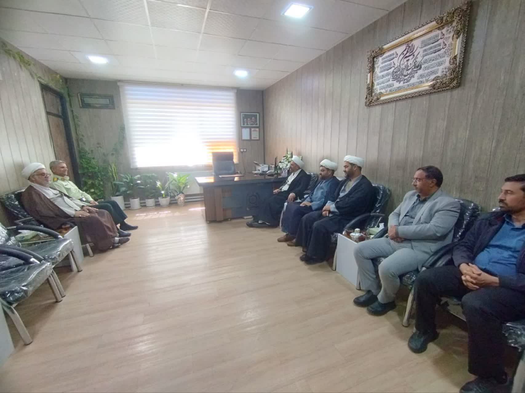 گزارش تصویری دیدار پرسنل تبلیغات اسلامی فردوس با فرماندهی نیروی انتظامی