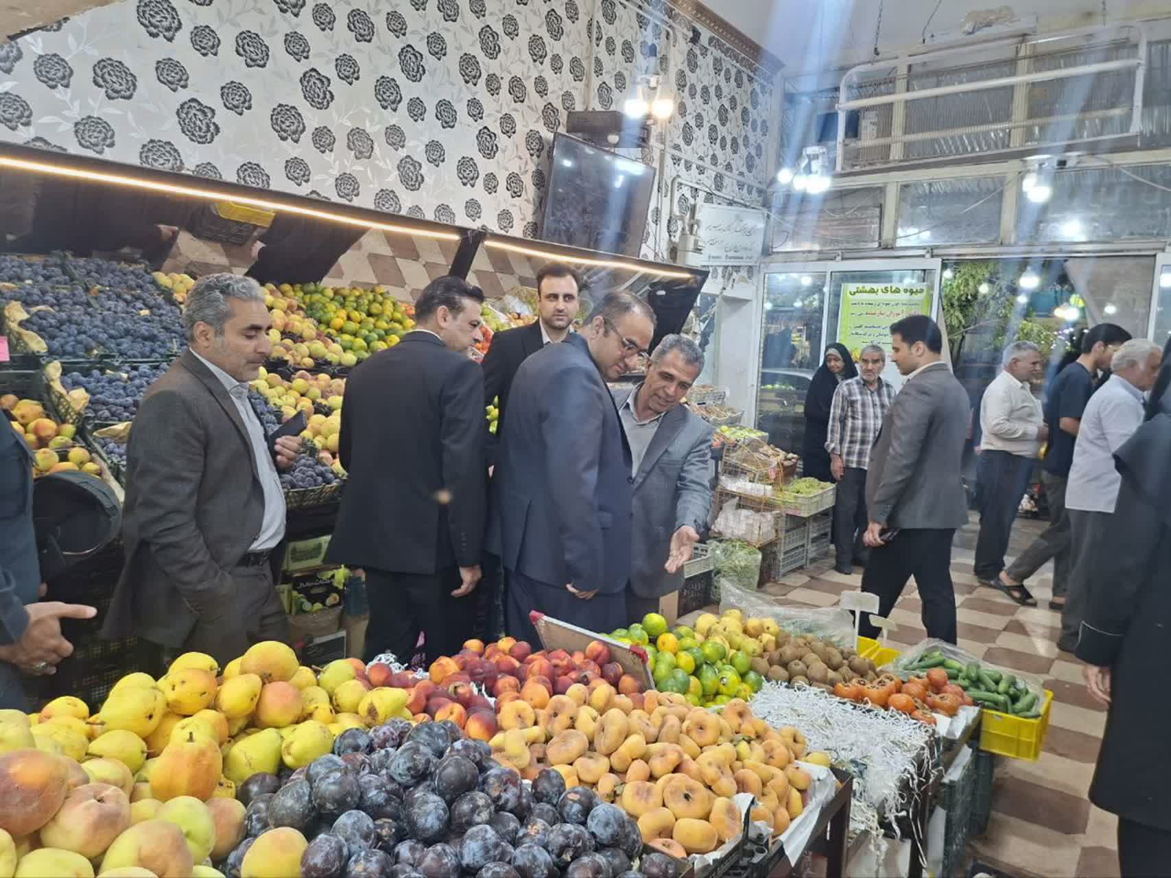 گشت مشترک نظارت بر قیمت و عرضه کالاهای تنظیم بازار در فردوس