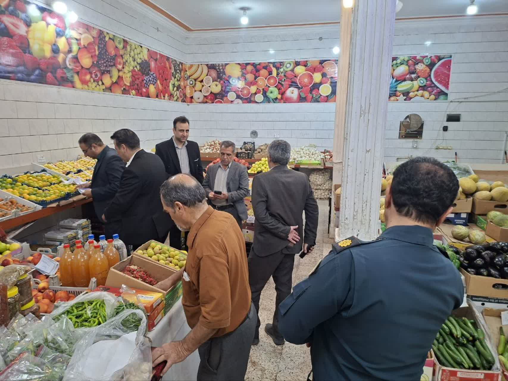 گشت مشترک نظارت بر قیمت و عرضه کالاهای تنظیم بازار در فردوس