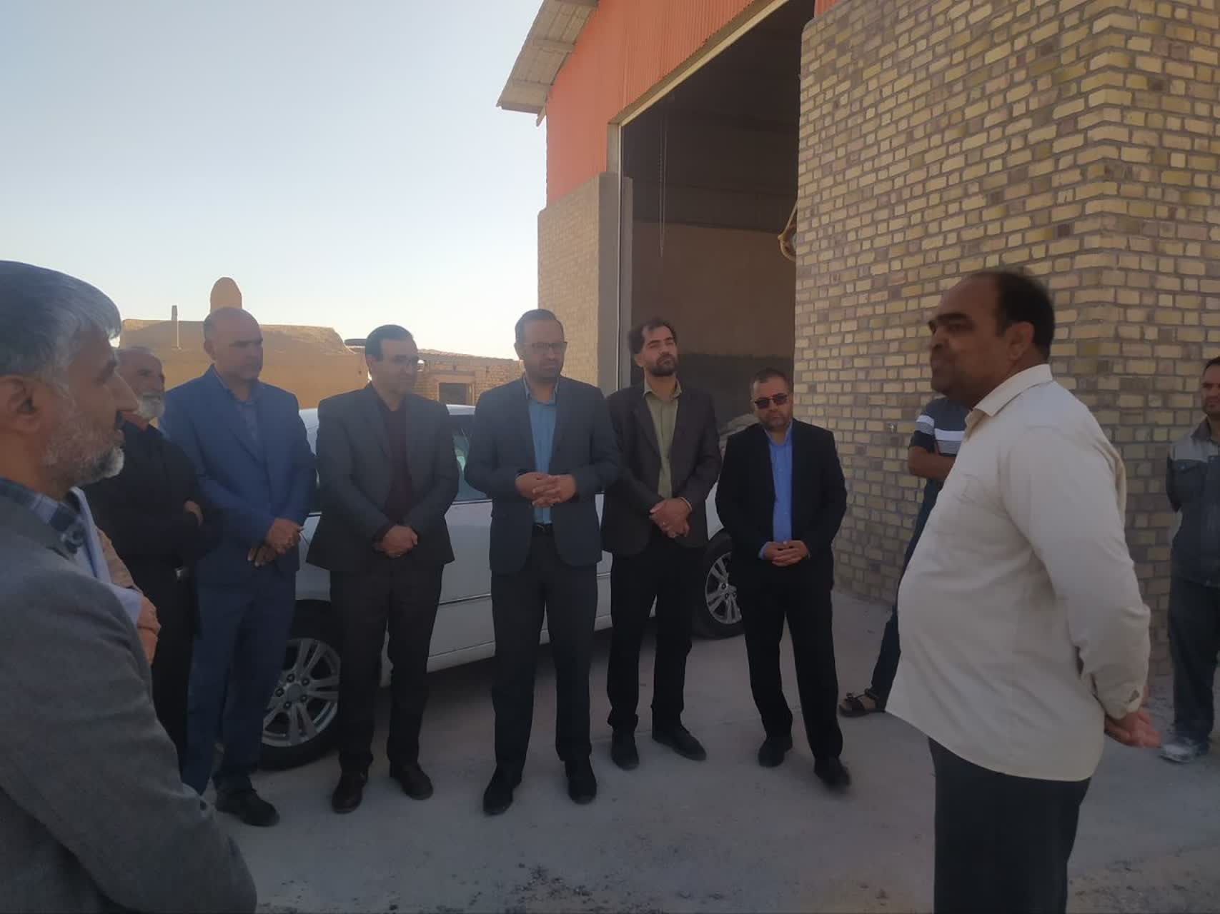 بازدید فرماندار شهرستان سرایان از یکی از واحدهای تولیدی 