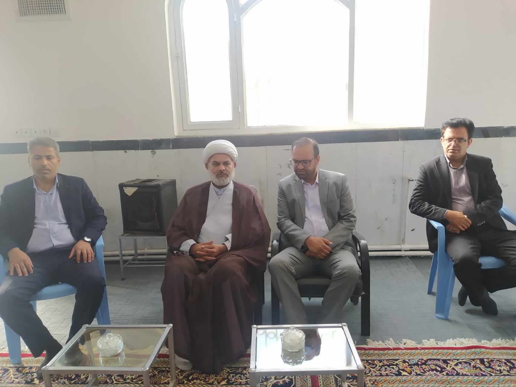 دیدار فرماندار و اعضای شورای اداری و تأمین شهرستان سرایان با امام جمعه 